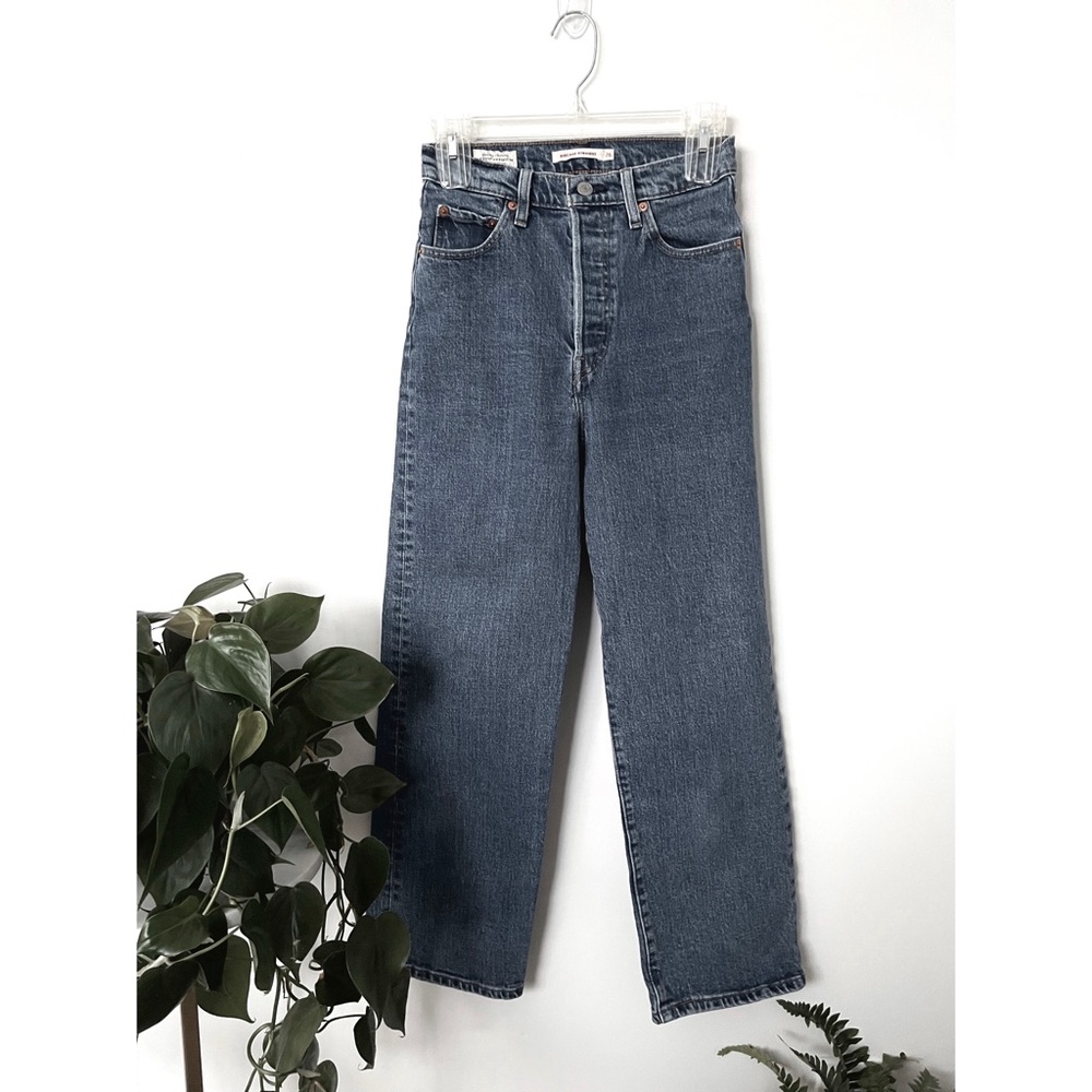 $120 Levi’s Ribcage Straight Jeans